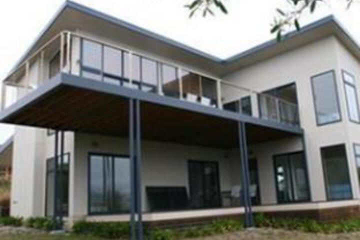 Binalong Bay TAS Accommodation Sunshine Coast