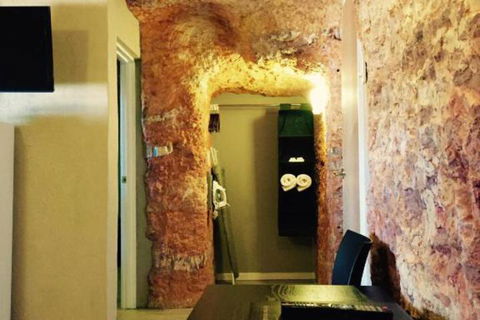The Lookout Cave Underground Motel - Accommodation Sunshine Coast 2