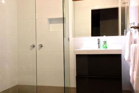 The Lookout Cave Underground Motel - Accommodation Sunshine Coast 3