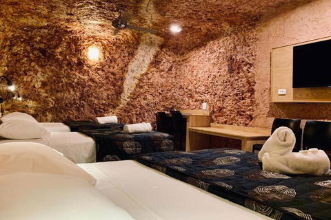 The Lookout Cave Underground Motel - Accommodation Sunshine Coast 5