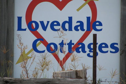 Lovedale Cottages - Accommodation Sunshine Coast 5