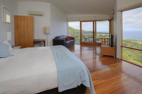 Chriss Beacon Point Restaurant & Villas - Accommodation Sunshine Coast 0