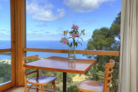Chriss Beacon Point Restaurant & Villas - Accommodation Sunshine Coast 4