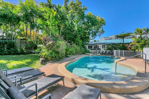 Beachfront Apartments On Trinity Beach - Accommodation Sunshine Coast 4