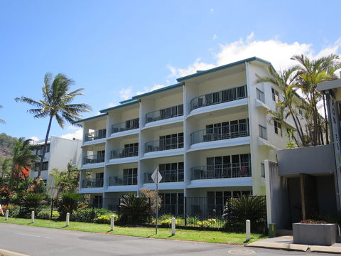 Beachfront Apartments On Trinity Beach - Accommodation Sunshine Coast 1