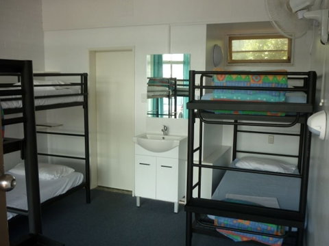 Hoey Moey Backpackers - Hostel - Accommodation Sunshine Coast 3