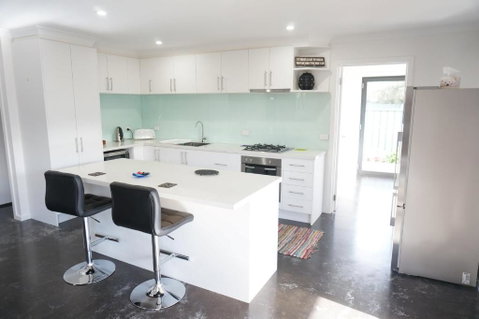 Bens Place Modern & Convenient - Accommodation Sunshine Coast 3