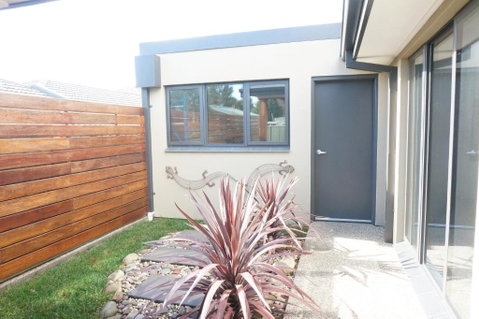 Bens Place Modern & Convenient - Accommodation Sunshine Coast 4