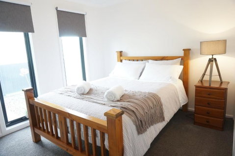 Bens Place Modern & Convenient - Accommodation Sunshine Coast 2