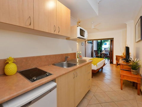 Poolside Studio - Accommodation Sunshine Coast 3