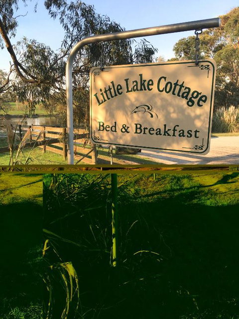 Little Lake Cottage - Accommodation Sunshine Coast 4