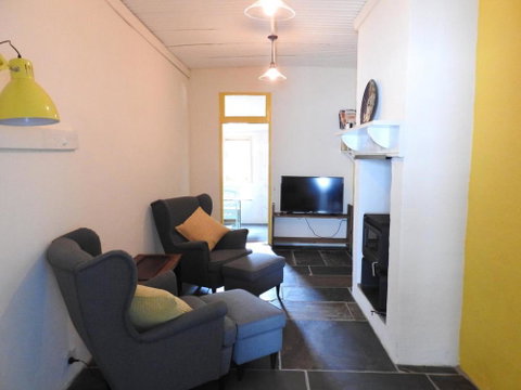 Cooks Cottage - Accommodation Sunshine Coast 2