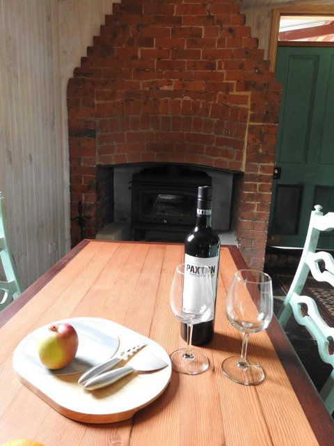 Cooks Cottage - Accommodation Sunshine Coast 4
