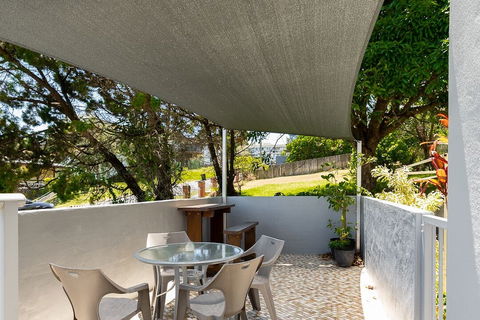 Yamba Towers 2 - Accommodation Sunshine Coast 4