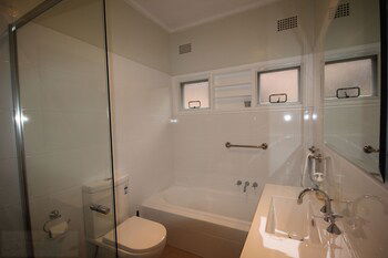 Fairways Close - Accommodation Sunshine Coast 4