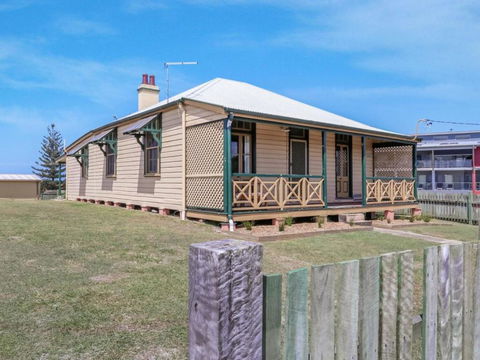 Yamba Pilot Cottage 2 Pets Welcome Close To Beach - Accommodation Sunshine Coast 5