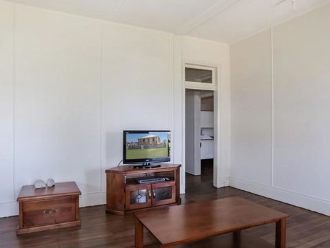 Yamba Pilot Cottage 1 Pets Welcome Close To Beach - Accommodation Sunshine Coast 2