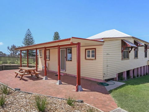 Yamba Pilot Cottage 1 Pets Welcome Close To Beach - Accommodation Sunshine Coast 4