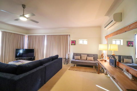 A Reflection On The Lake - Accommodation Sunshine Coast 4