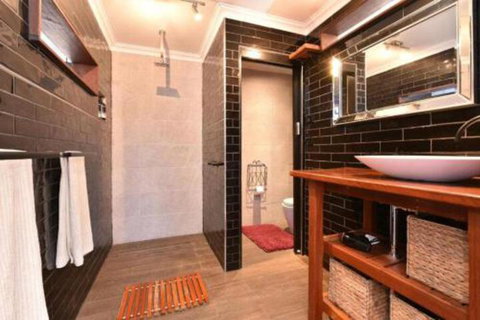 Millfield Eco Lodge With Views & Inside / Outside Hangouts - Accommodation Sunshine Coast 3