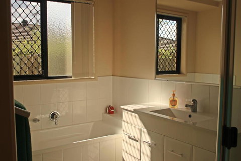 Banksia & Acacia Apartments - Accommodation Sunshine Coast 5