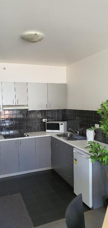 2 Bedrooms CBD FREE Tram Apartment (Melb Central China Town Queen Victoria Market Melbourne University RMIT Etc) - Accommodation Sunshine Coast 4