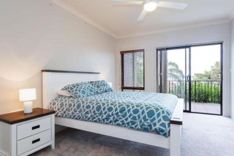 Aislinn 3 / 273 Corrie Parade Air Con Water Views BBQ - Accommodation Sunshine Coast 6