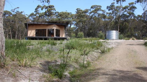 BAY Of FIRES ECO HUT Off Grid Experience At Binalong Bay - Accommodation Sunshine Coast 1