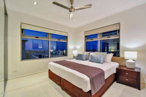 Oceana Darwin Central Oceanfront 3 Bedroom 2 Lounge Room Pool Gym Tennis Court Sleeps 9 - Accommodation Sunshine Coast 6