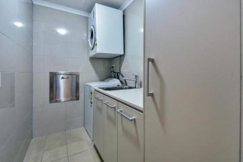 Oceana Darwin Central Oceanfront 3 Bedroom 2 Lounge Room Pool Gym Tennis Court Sleeps 9 - Accommodation Sunshine Coast 7