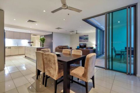 Oceana Darwin Central Oceanfront 3 Bedroom 2 Lounge Room Pool Gym Tennis Court Sleeps 9 - Accommodation Sunshine Coast 3