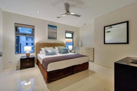 Oceana Darwin Central Oceanfront 3 Bedroom 2 Lounge Room Pool Gym Tennis Court Sleeps 9 - Accommodation Sunshine Coast 4