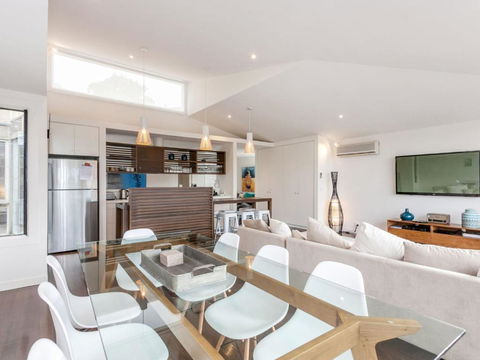 SUNRISE At BREAKERS Townhouse Close To Town - Accommodation Sunshine Coast 2