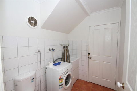 FANTASTIC HOLIDAY UNIT In A PERFECT LOCATION - Accommodation Sunshine Coast 7