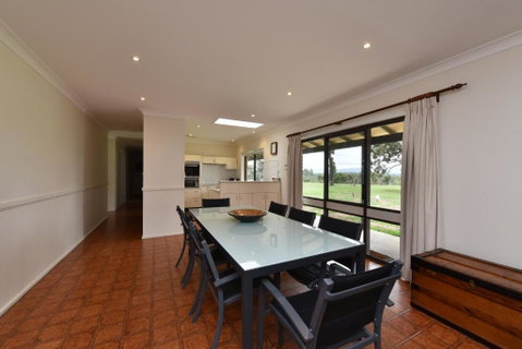 Nulkaba Escape Super Central Walk To Zoo Short Drive To Potters + Wineries - Accommodation Sunshine Coast 1