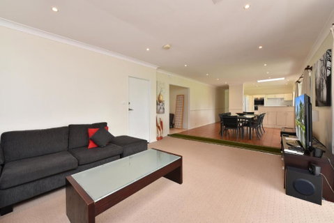 Nulkaba Escape Super Central Walk To Zoo Short Drive To Potters + Wineries - Accommodation Sunshine Coast 6