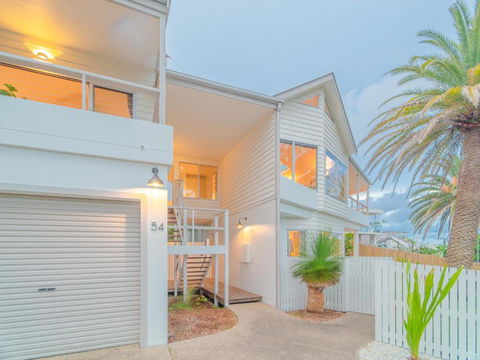 EAST COAST ESCAPES Lighthouse Studio - Accommodation Sunshine Coast 4