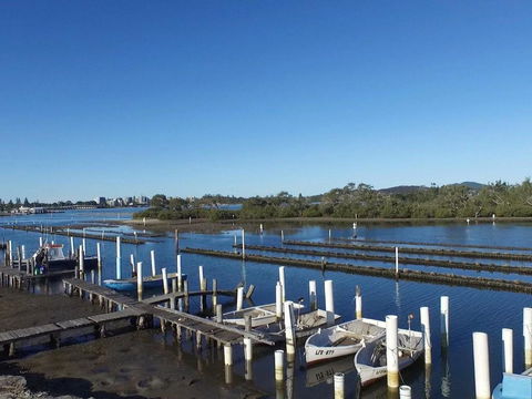 Fairholme 5 Opposite Lake - Accommodation Sunshine Coast 1