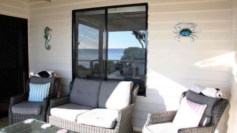 KINGFISHER COTTAGE Beachfront At The Binalong Bay - Accommodation Sunshine Coast 2