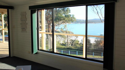 KINGFISHER COTTAGE Beachfront At The Binalong Bay - Accommodation Sunshine Coast 5