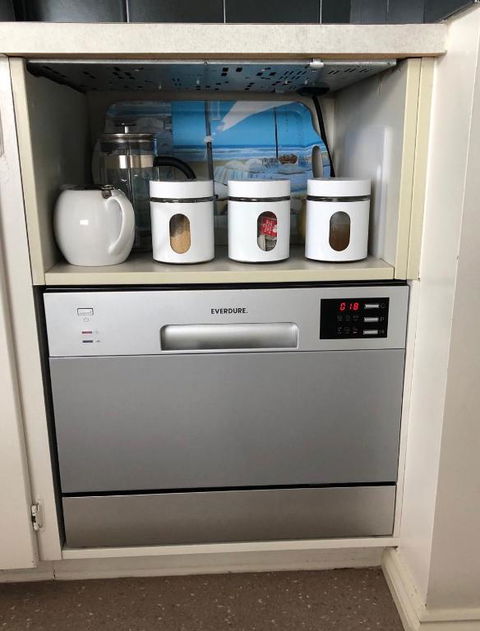 KINGFISHER COTTAGE Beachfront At The Binalong Bay - Accommodation Sunshine Coast 1