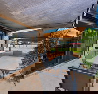 Bundalong on Clarke St - Accommodation Sunshine Coast