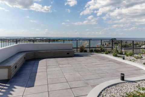 Contemporary Apartment In Newcastle CBD - Accommodation Sunshine Coast 2