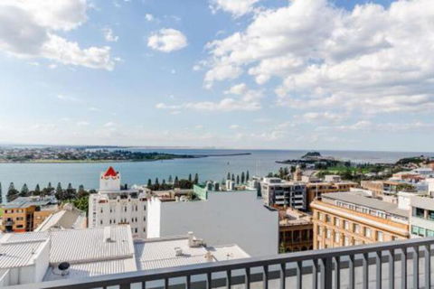 Contemporary Apartment In Newcastle CBD - Accommodation Sunshine Coast 6