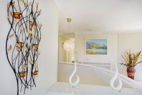 BEACHSIDE MANOR Walk To The Beach - Accommodation Sunshine Coast 1