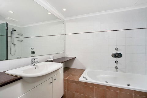 HAMP1 Bright Apartment In Cremorne - Accommodation Sunshine Coast 3