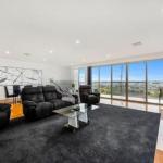 BENGALEE EXECUTIVE TOWNHOUSE MODERN & STYLISH - Accommodation Sunshine Coast 0