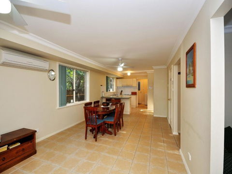 Four Bedroom Quality Townhouse - Accommodation Sunshine Coast 3
