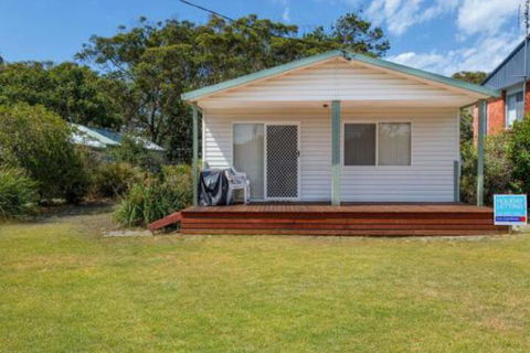 Coastal Cottage - Accommodation Sunshine Coast 0