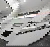 Lakeside Landing - Waterfront - Accommodation Sunshine Coast